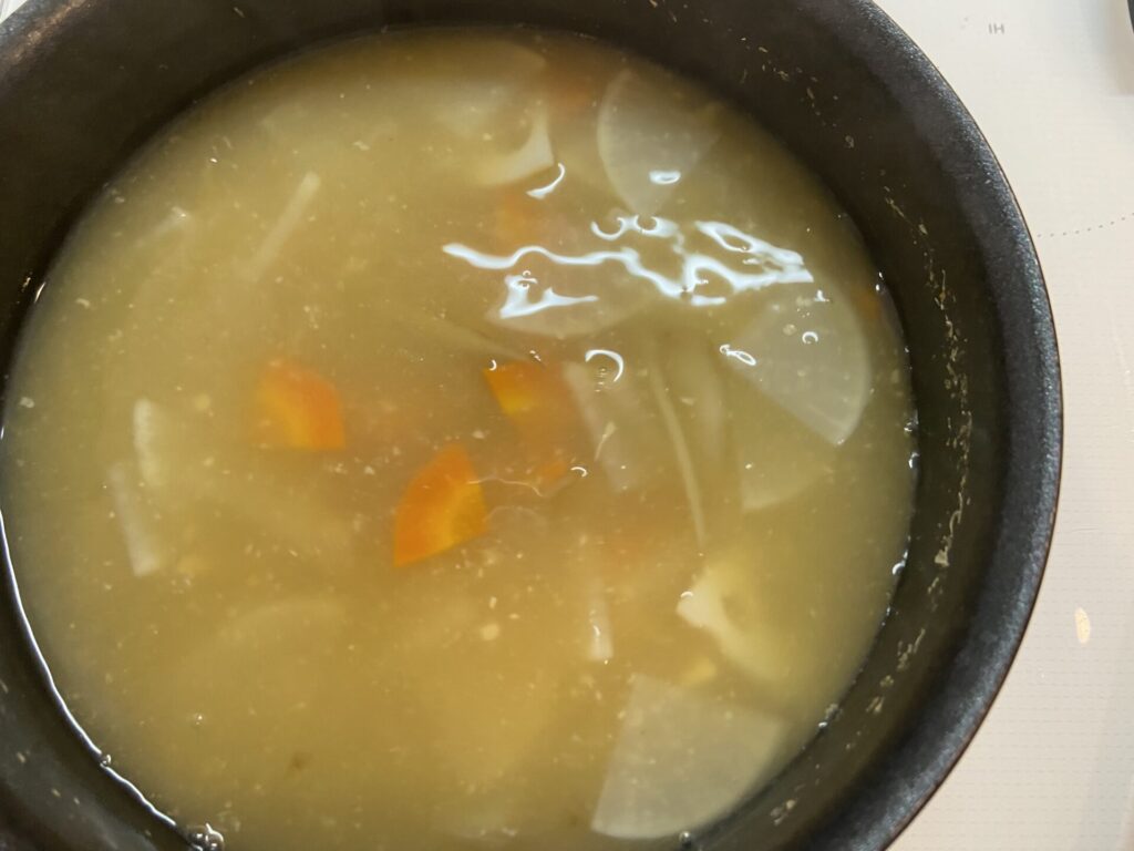 大豆と根菜のカレー風味味噌スープ